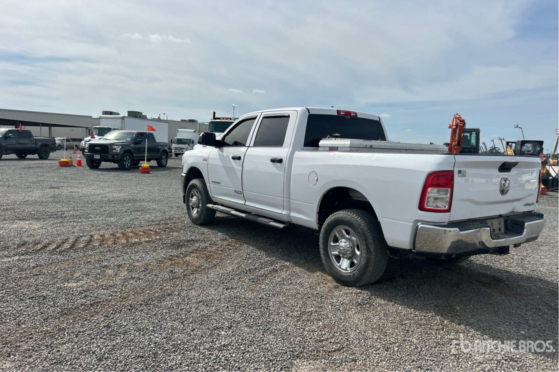 General Appearance with Foto, angolo posteriore sinistro