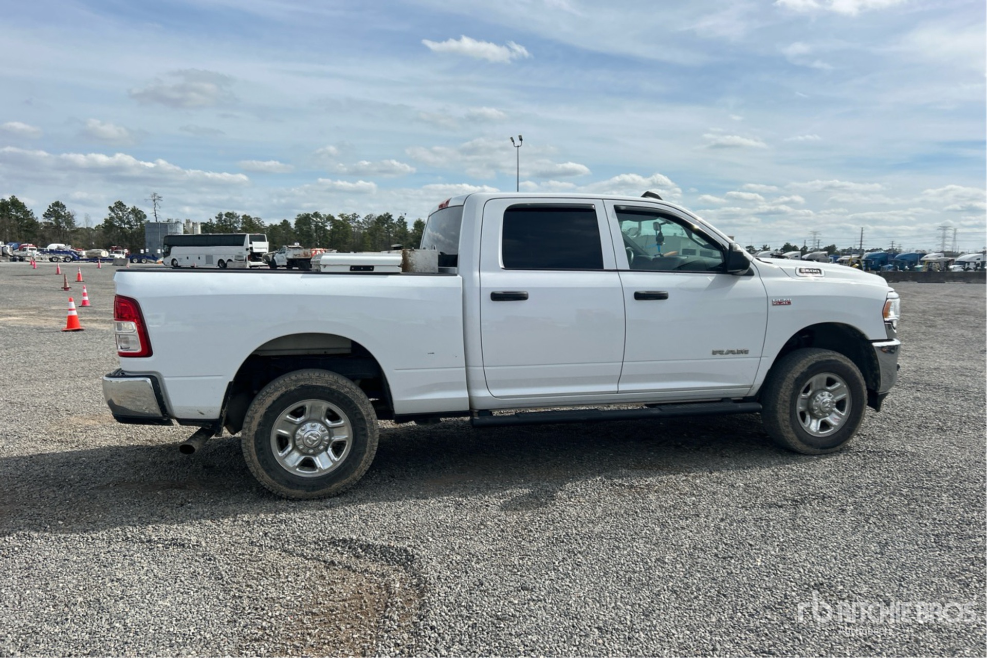 General Appearance with Foto, angolo anteriore sinistro