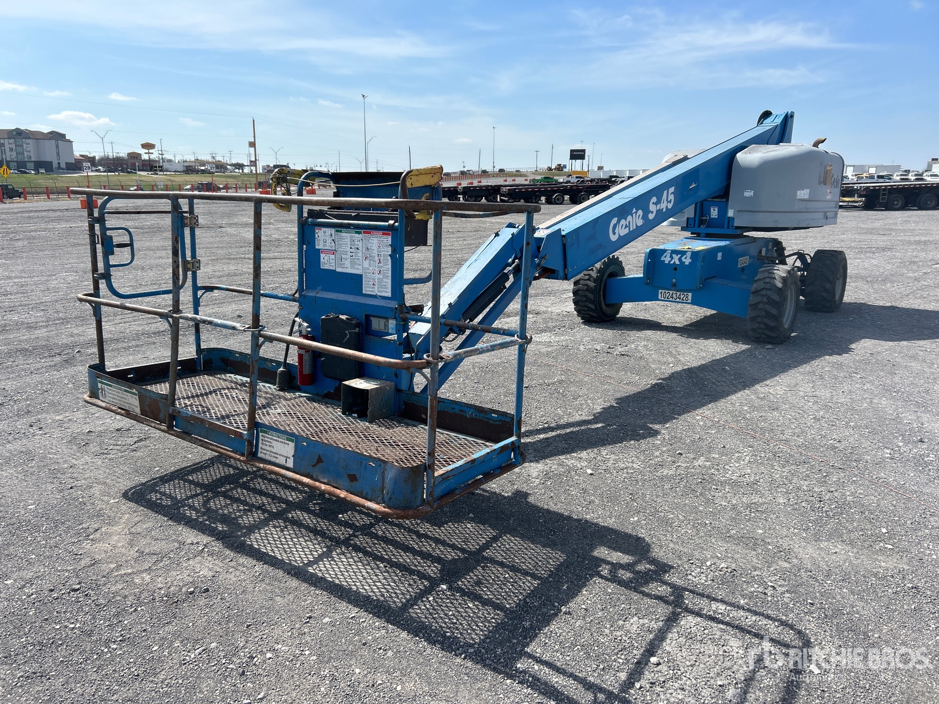 General Appearance with Bild, Ecke vorne links