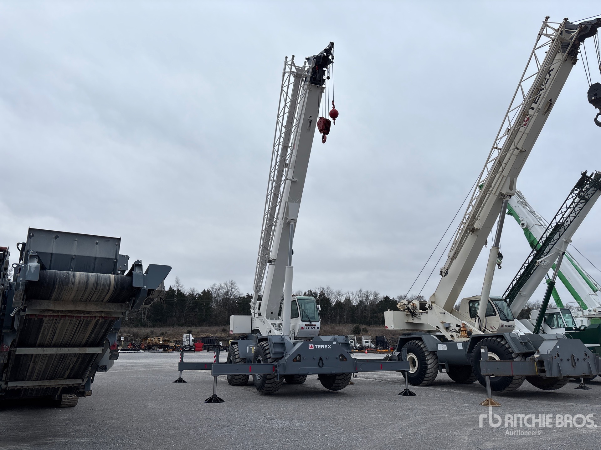 General Appearance with Picture, Right Front Corner