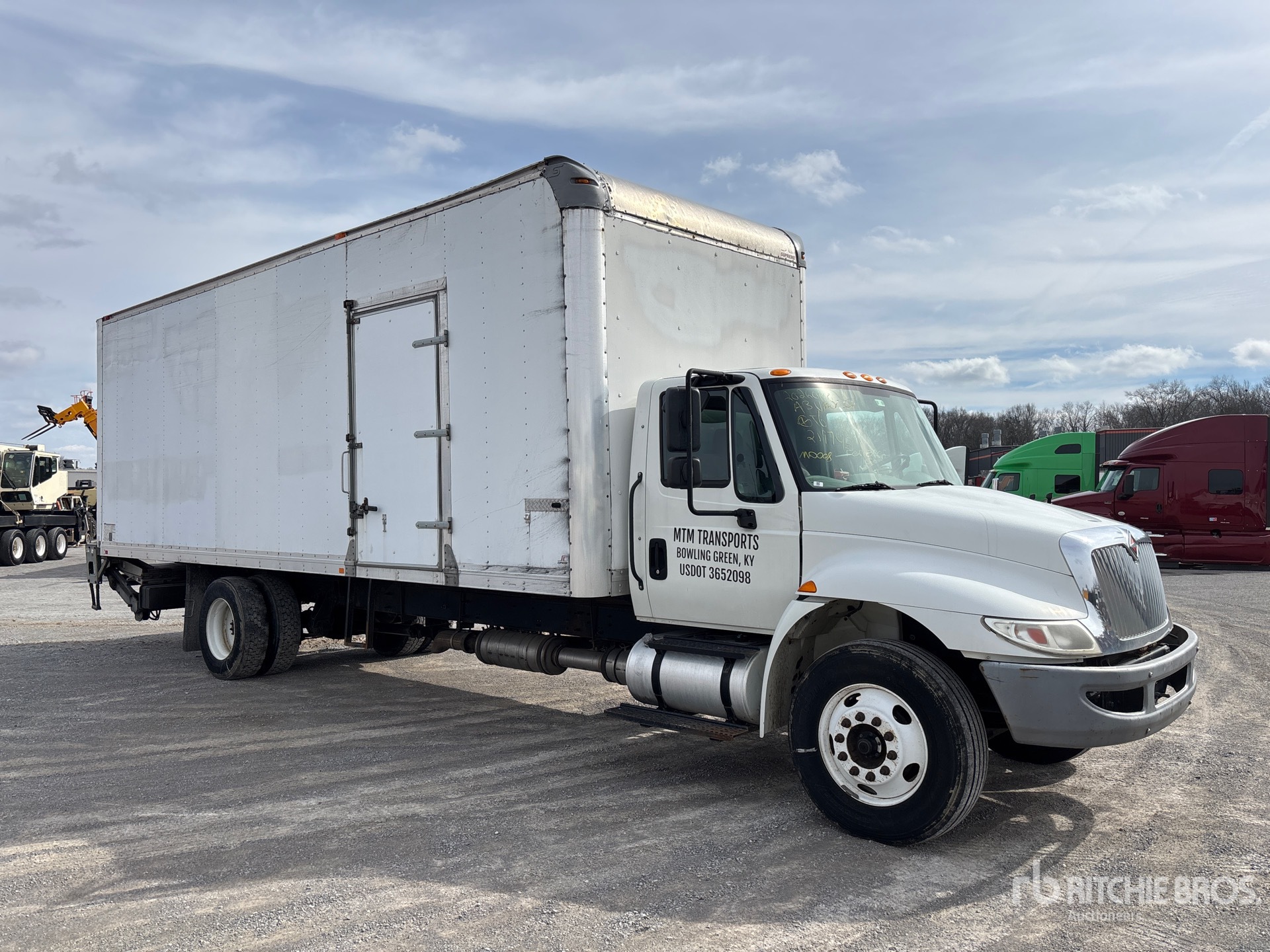 Aspect général with Image, coin avant droit