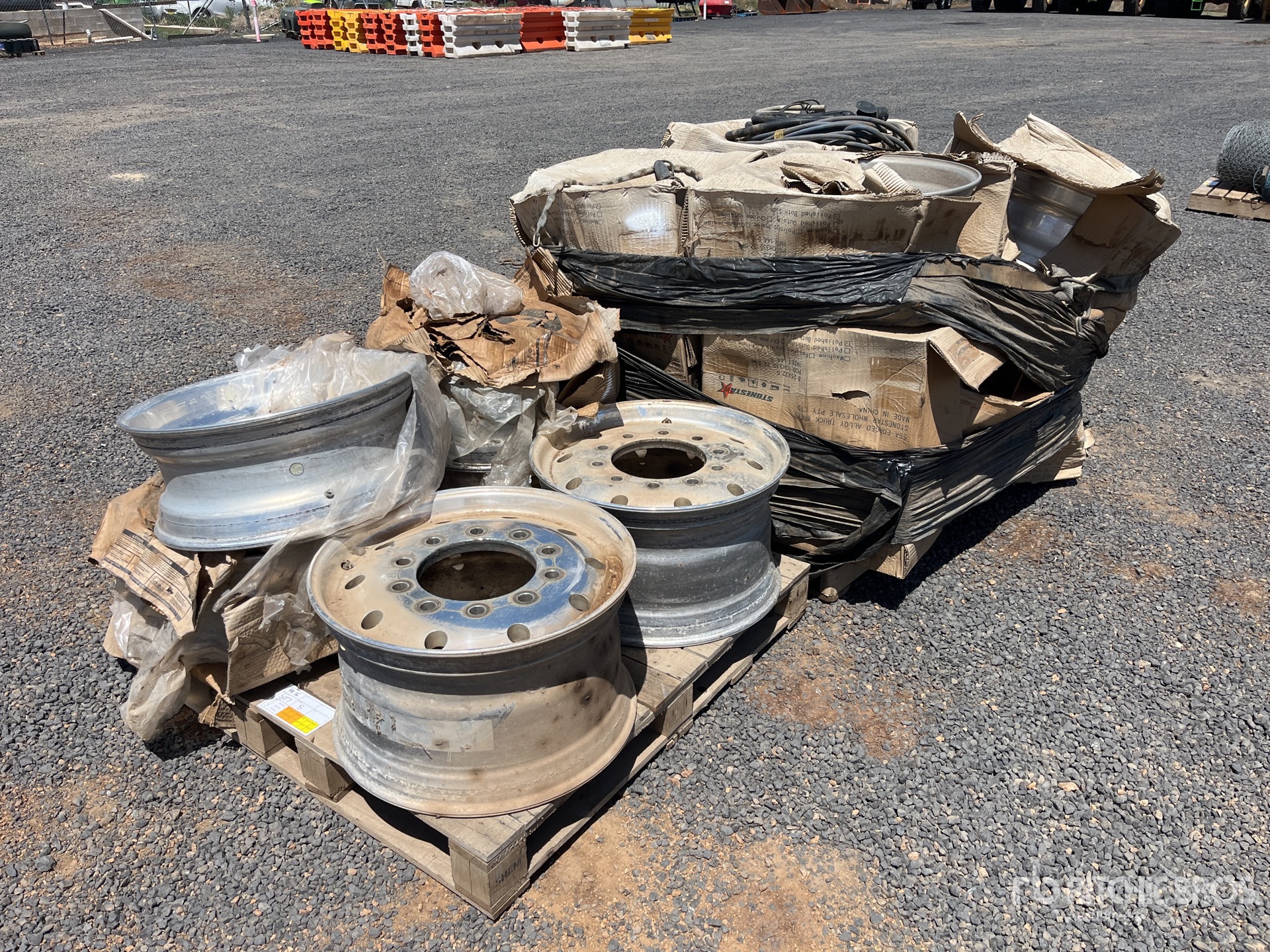 General Appearance with Foto, angolo anteriore destro