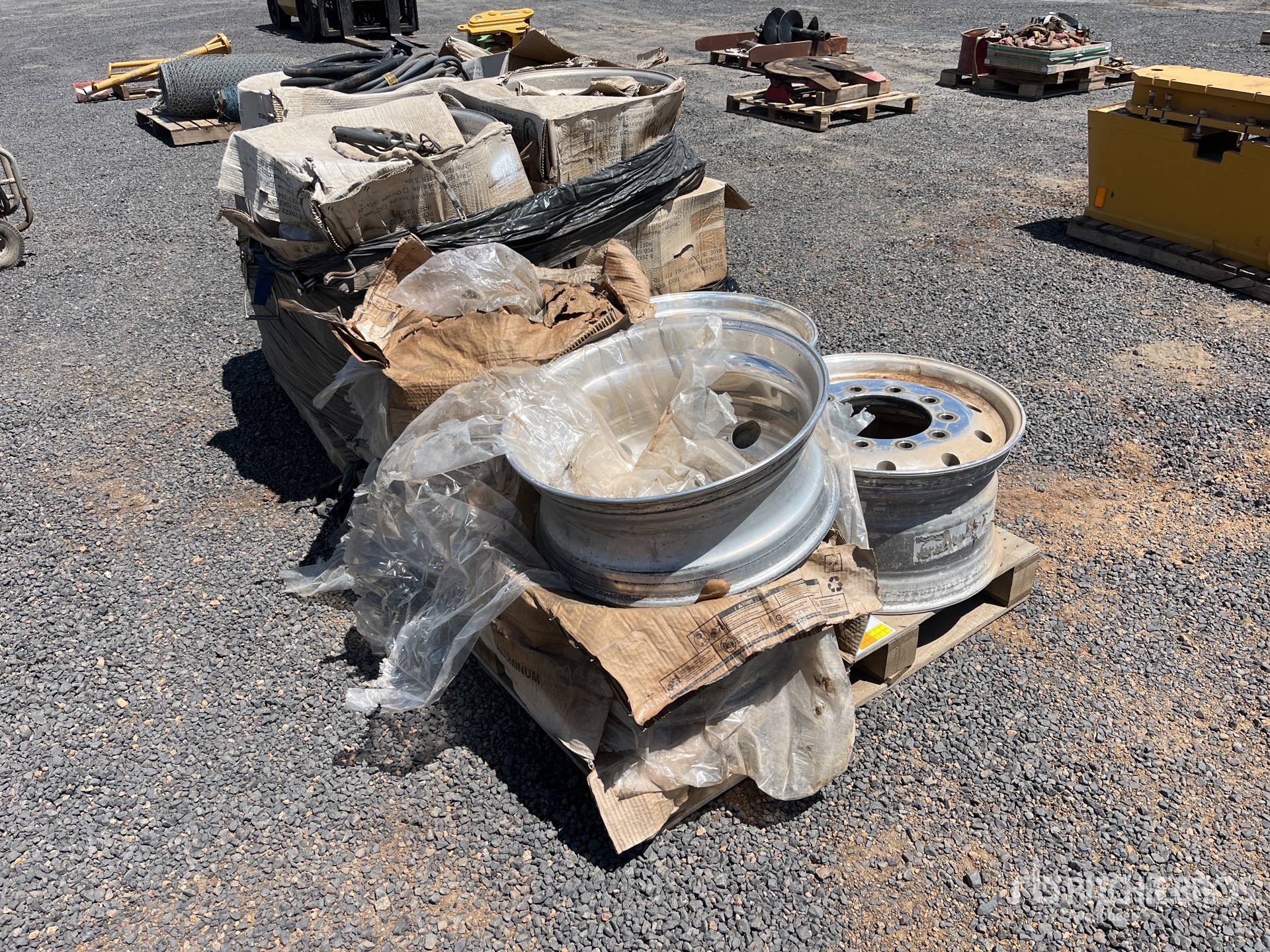 General Appearance with Foto, angolo anteriore sinistro