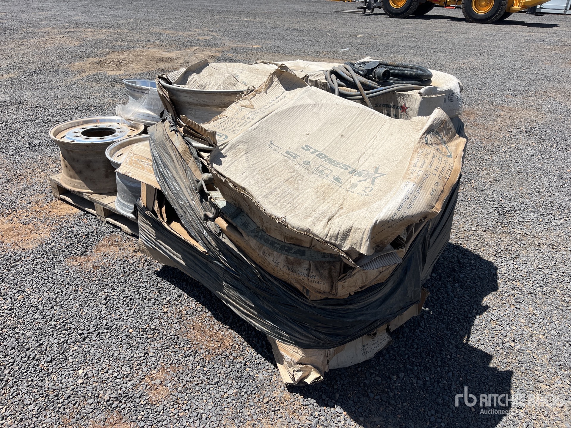 General Appearance with Foto, angolo anteriore sinistro