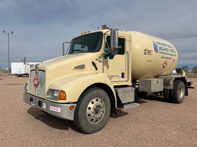 2004 Kenworth T300 2800 gal 4x2 Tanker Truck