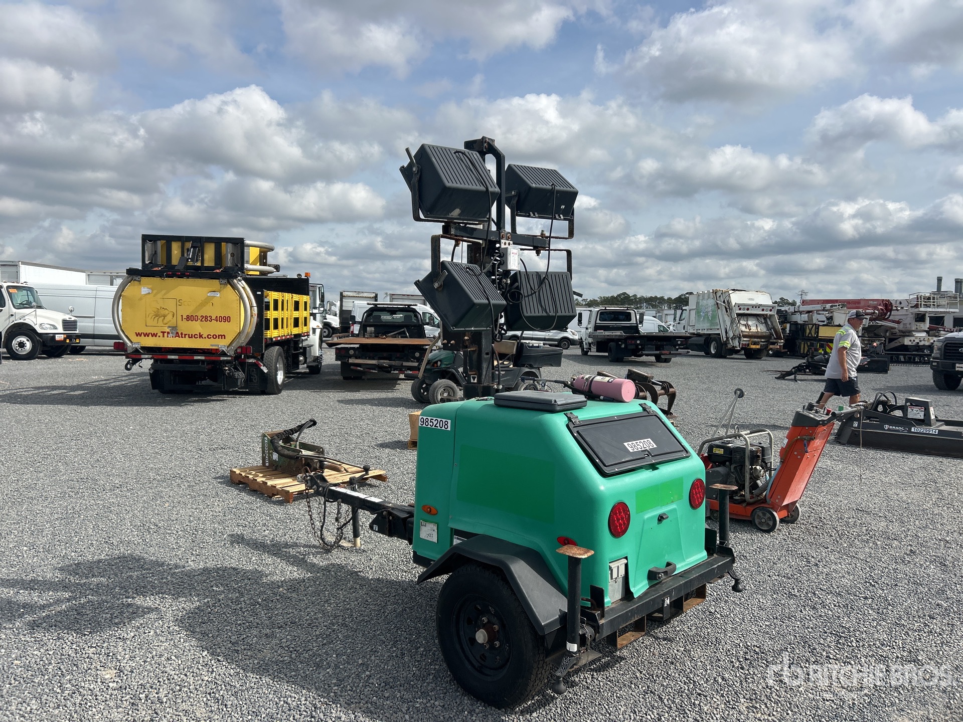 General Appearance with Foto, angolo posteriore sinistro