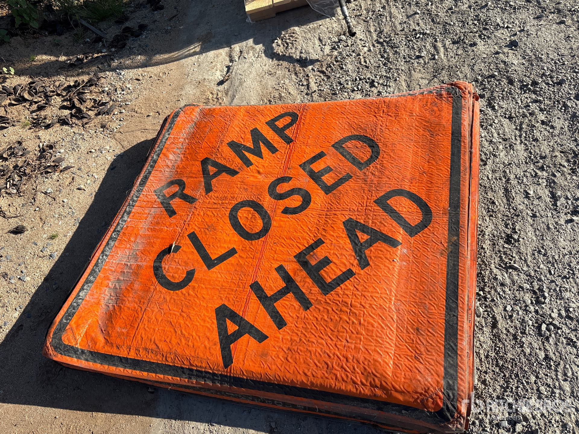 General Appearance with Bild, Ecke vorne links