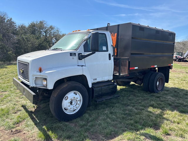 2005 Chevrolet 7500 4x2 Chipper Truck