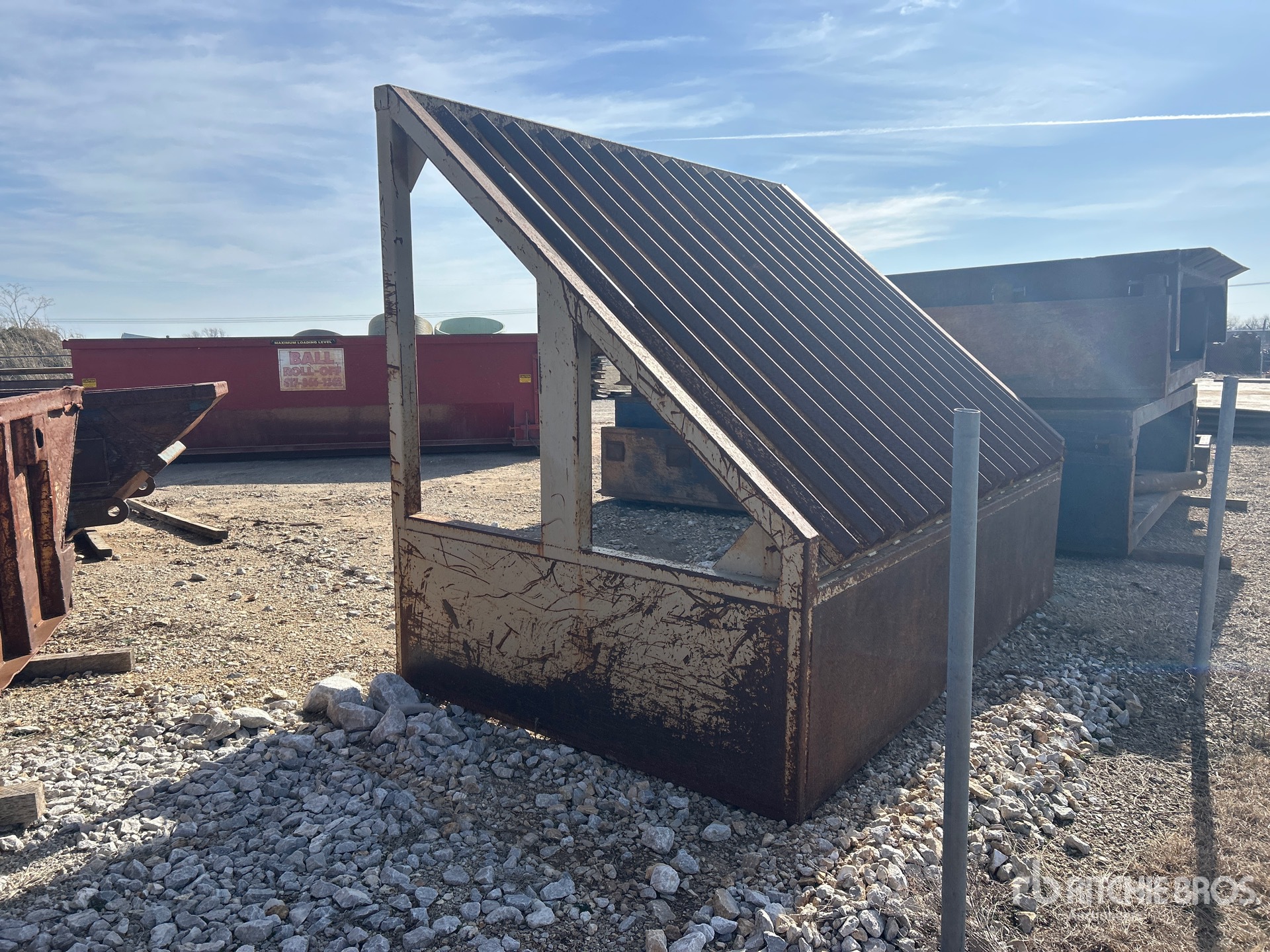 General Appearance with Bild, Ecke vorne rechts