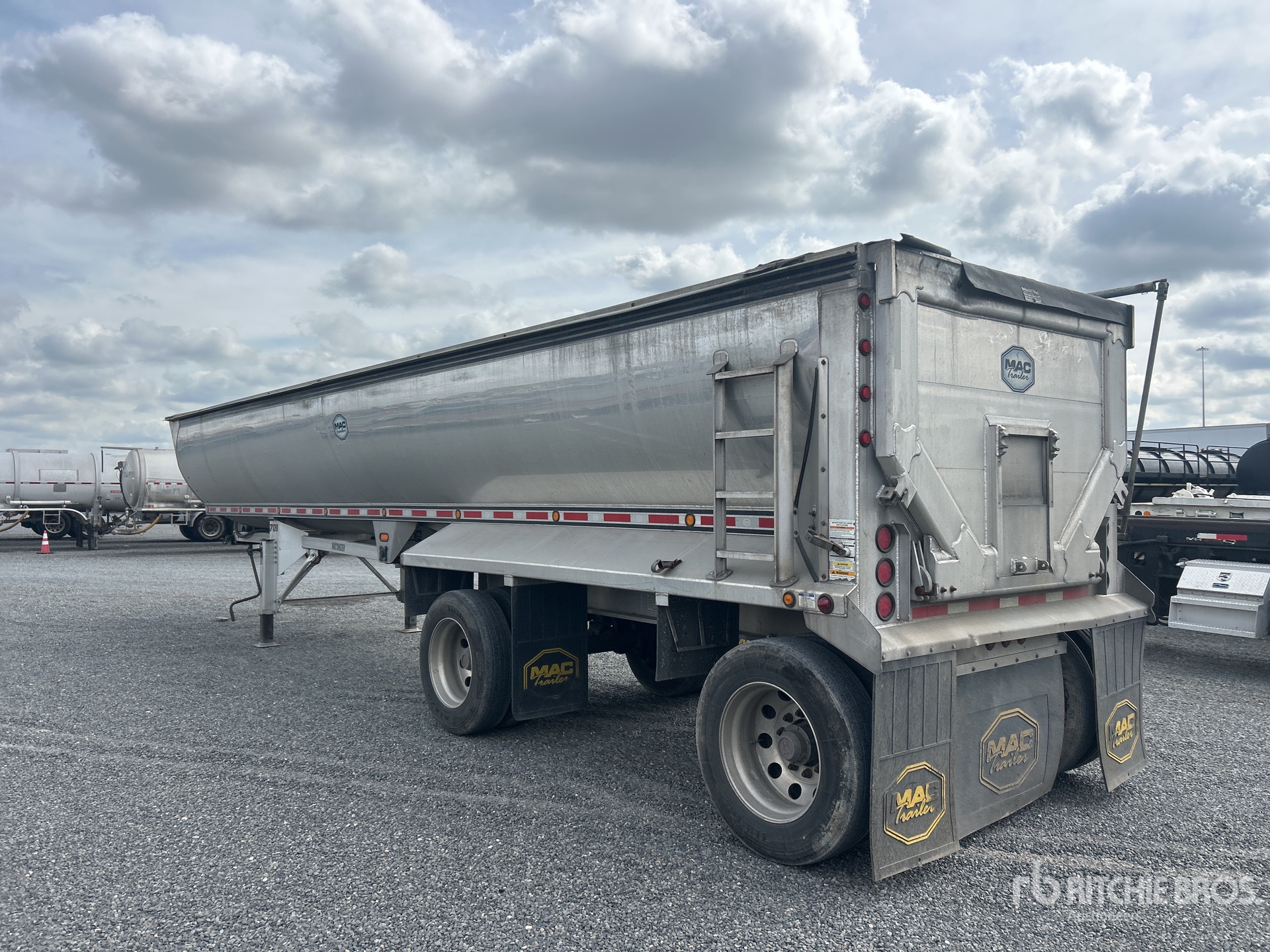 General Appearance with Foto, angolo posteriore sinistro