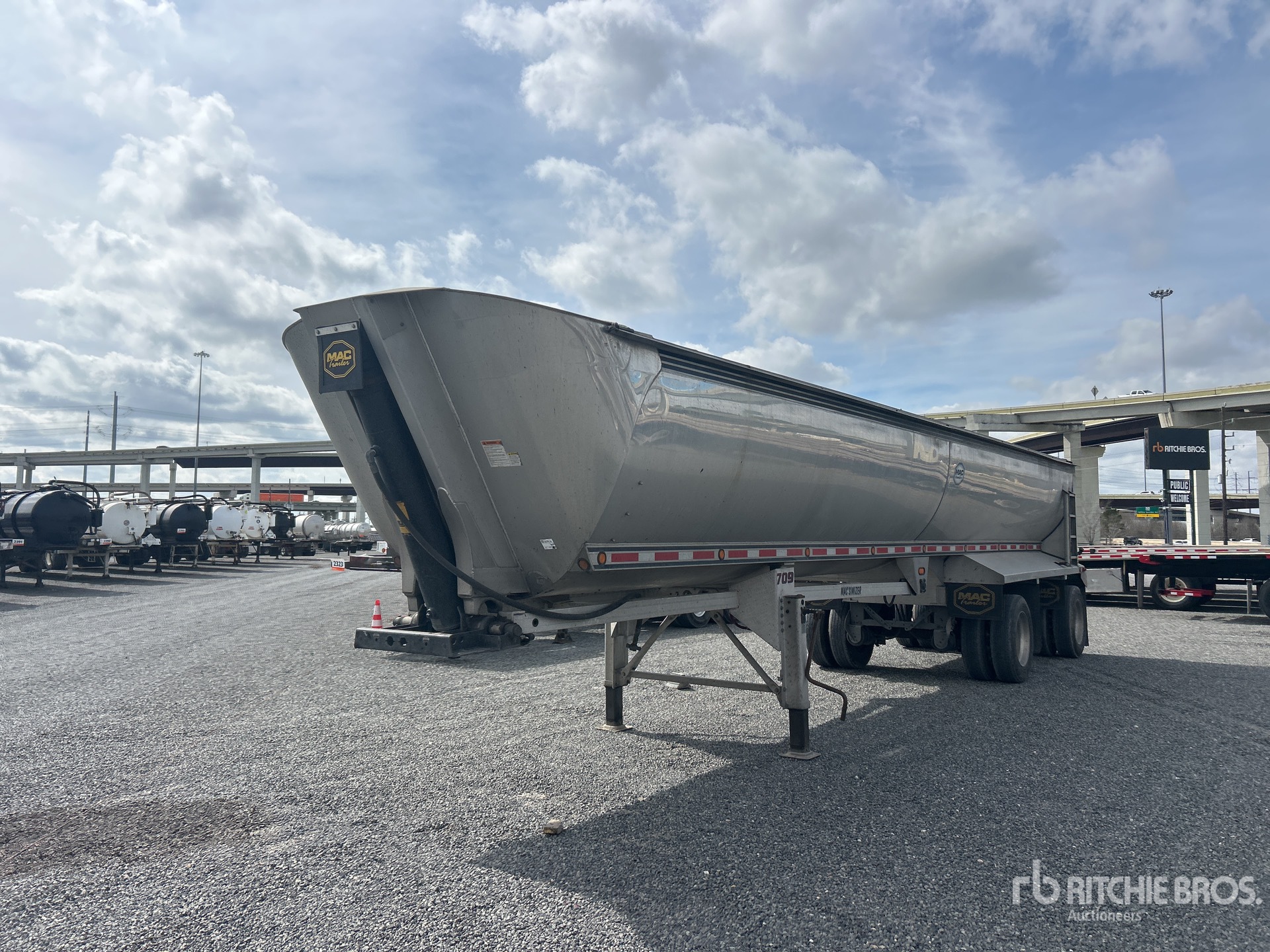 General Appearance with Foto, angolo anteriore sinistro