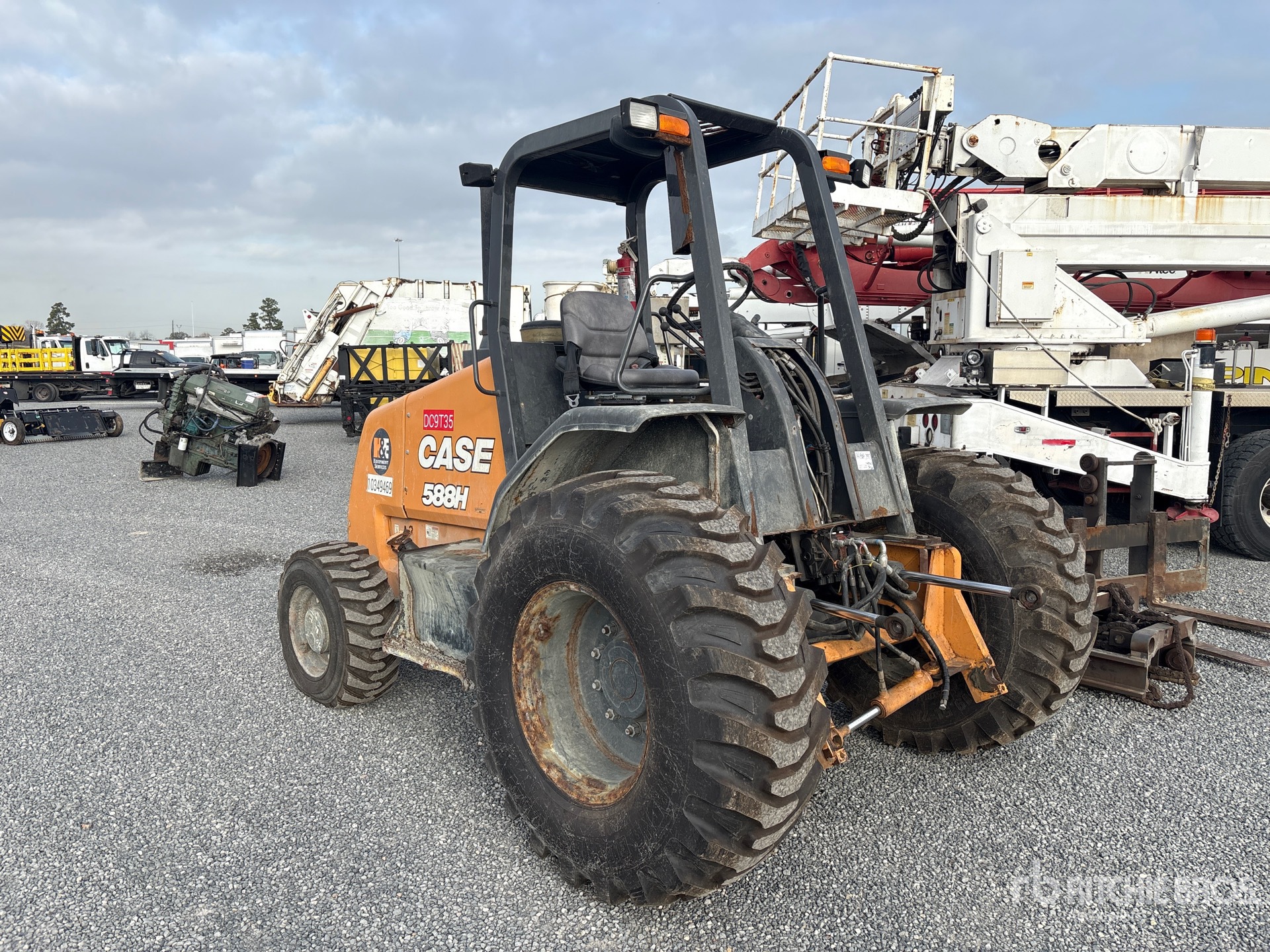 General Appearance with Picture, Right Front Corner