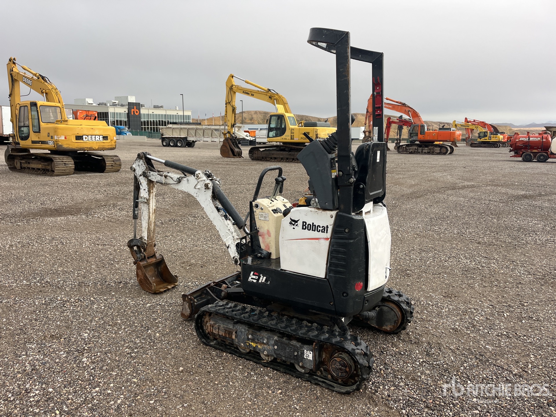 General Appearance with Foto, angolo posteriore sinistro