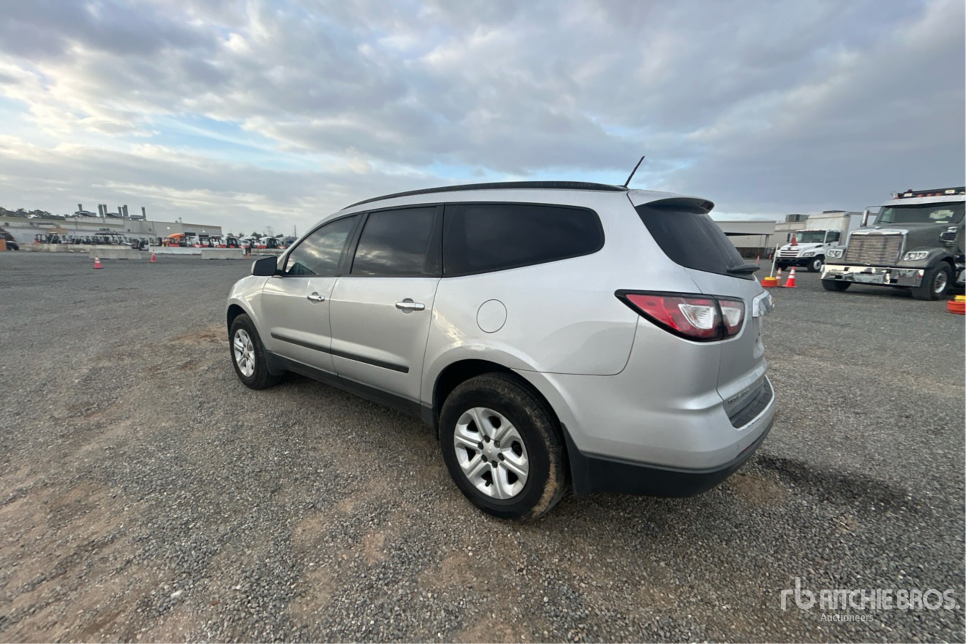 General Appearance with Foto, angolo posteriore sinistro