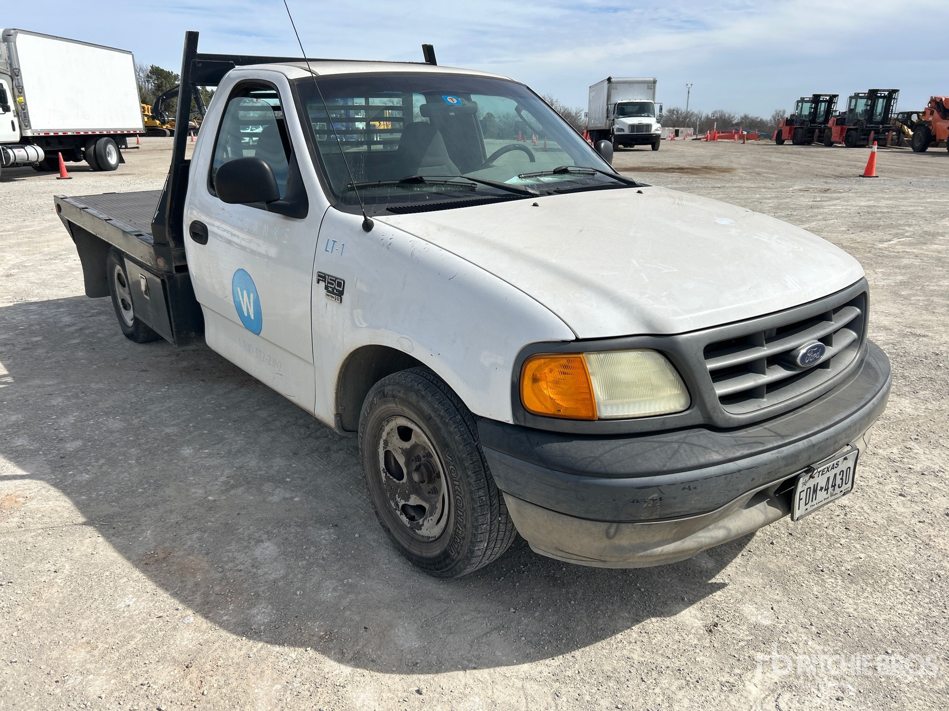 General Appearance with Picture, Right Front Corner