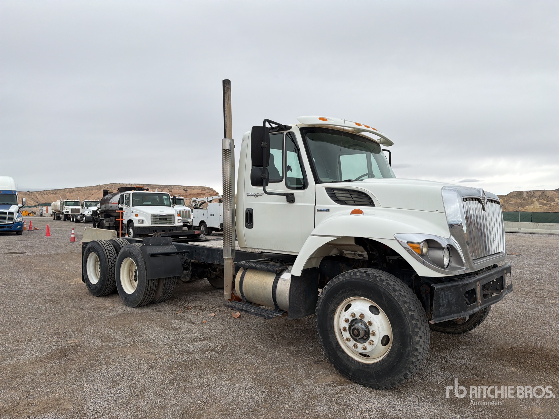 General Appearance with Picture, Right Front Corner