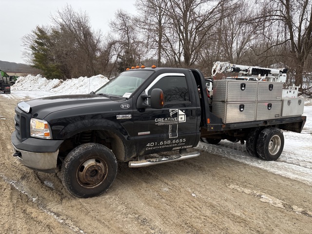 2006 Ford F-350 XLT 4x4 Flatbed Truck