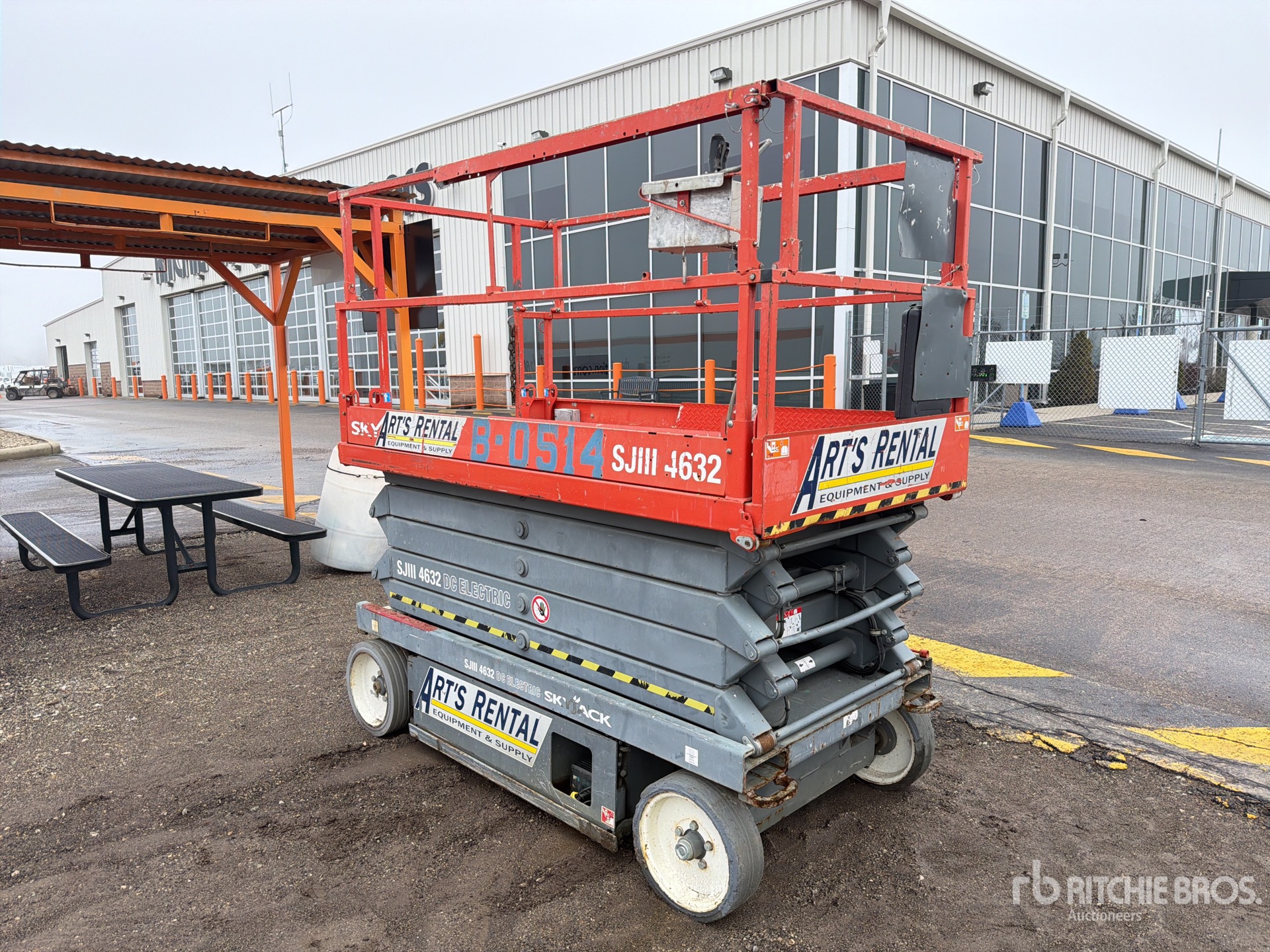 General Appearance with Bild, Ecke vorne rechts