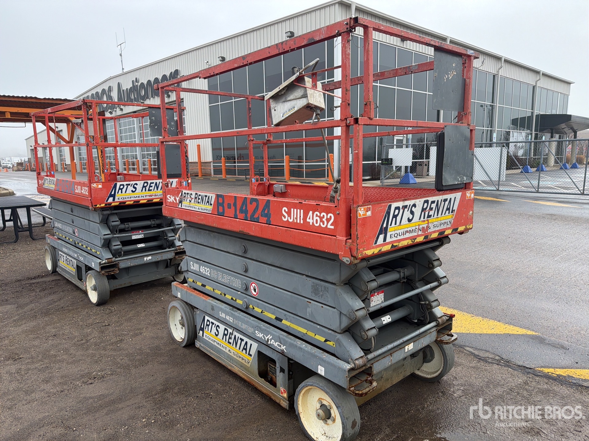 General Appearance with Bild, Ecke vorne rechts