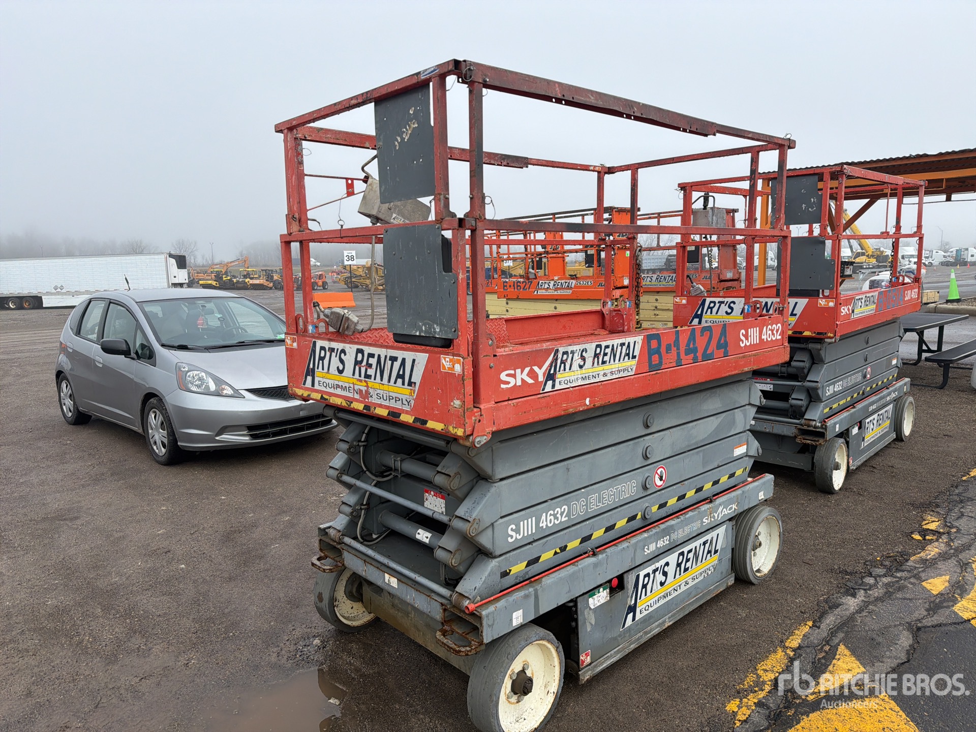 General Appearance with Bild, Ecke vorne links