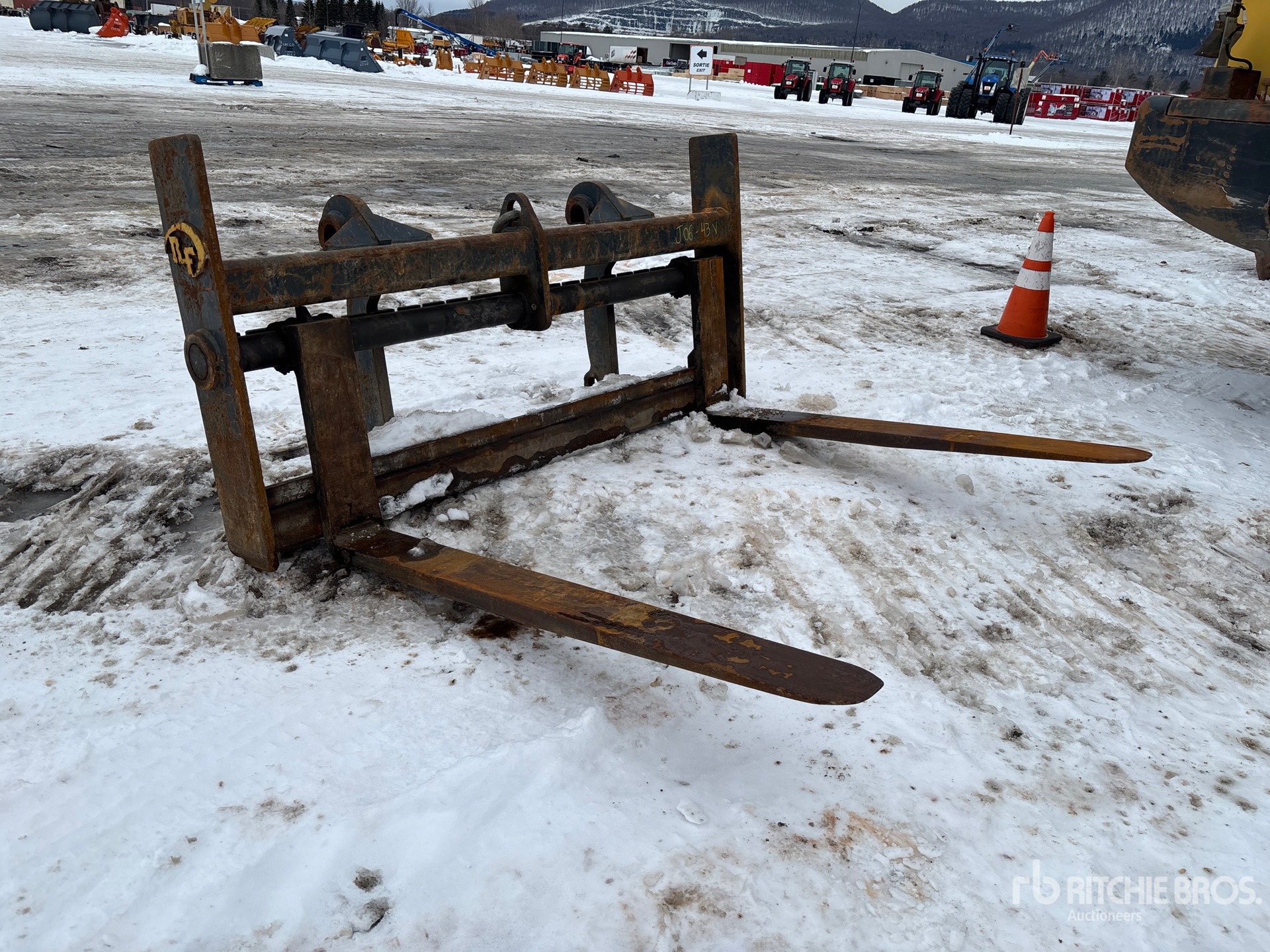 General Appearance with Picture, Right Front Corner