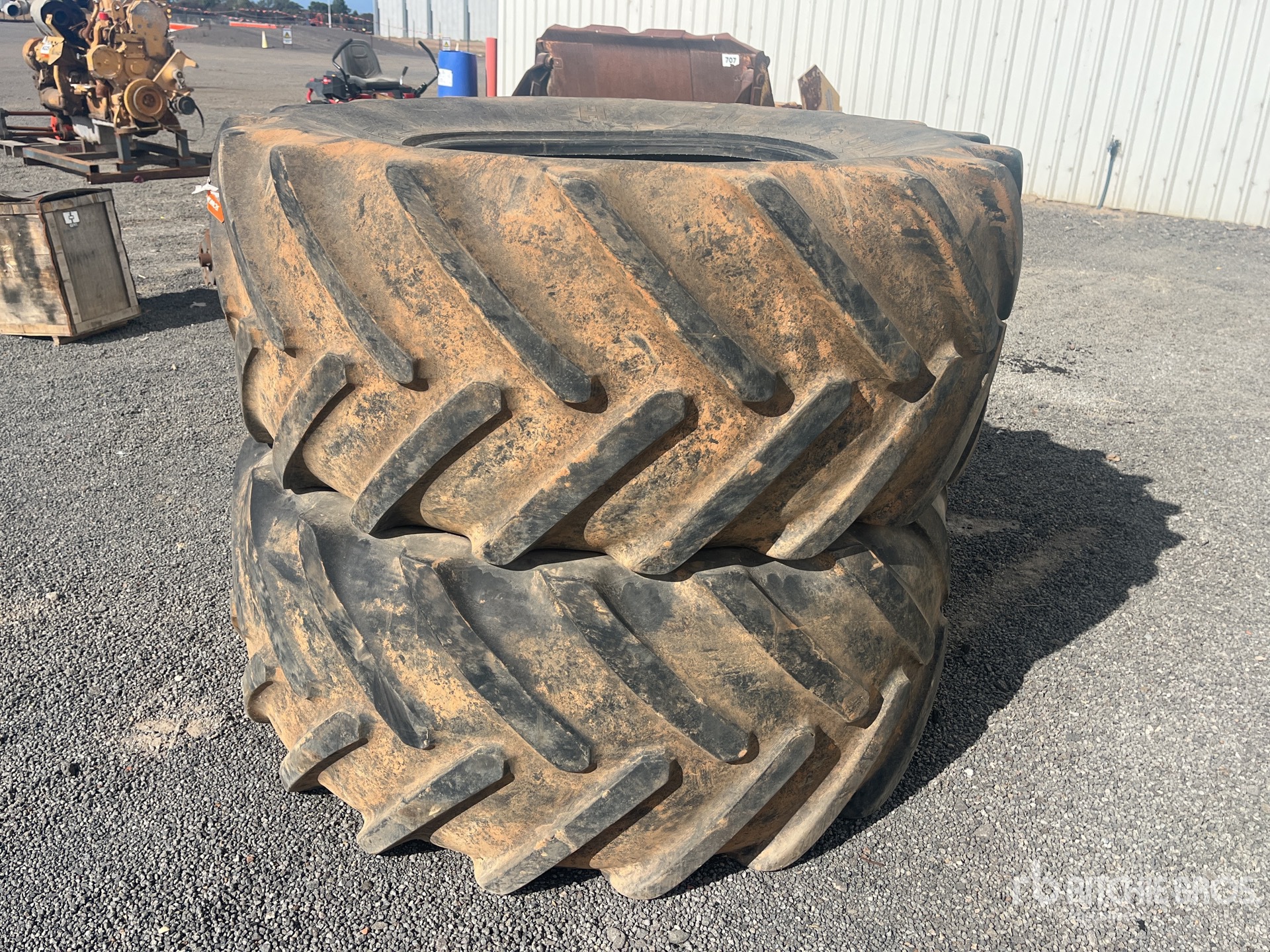 General Appearance with Picture, Right Front Corner