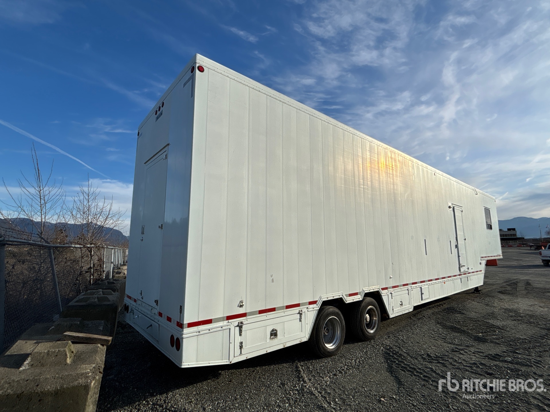 General Appearance with Imagen: esquina trasera derecha