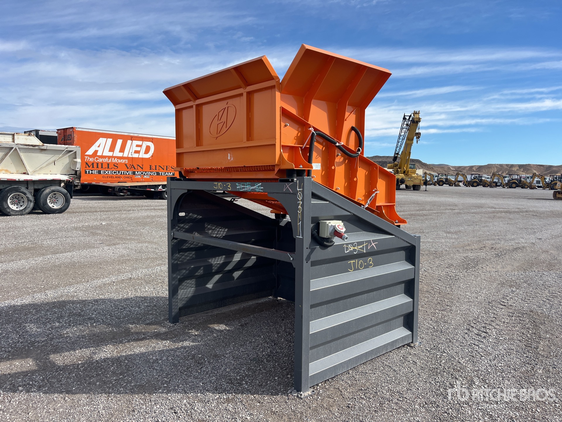 General Appearance with Foto, angolo anteriore sinistro