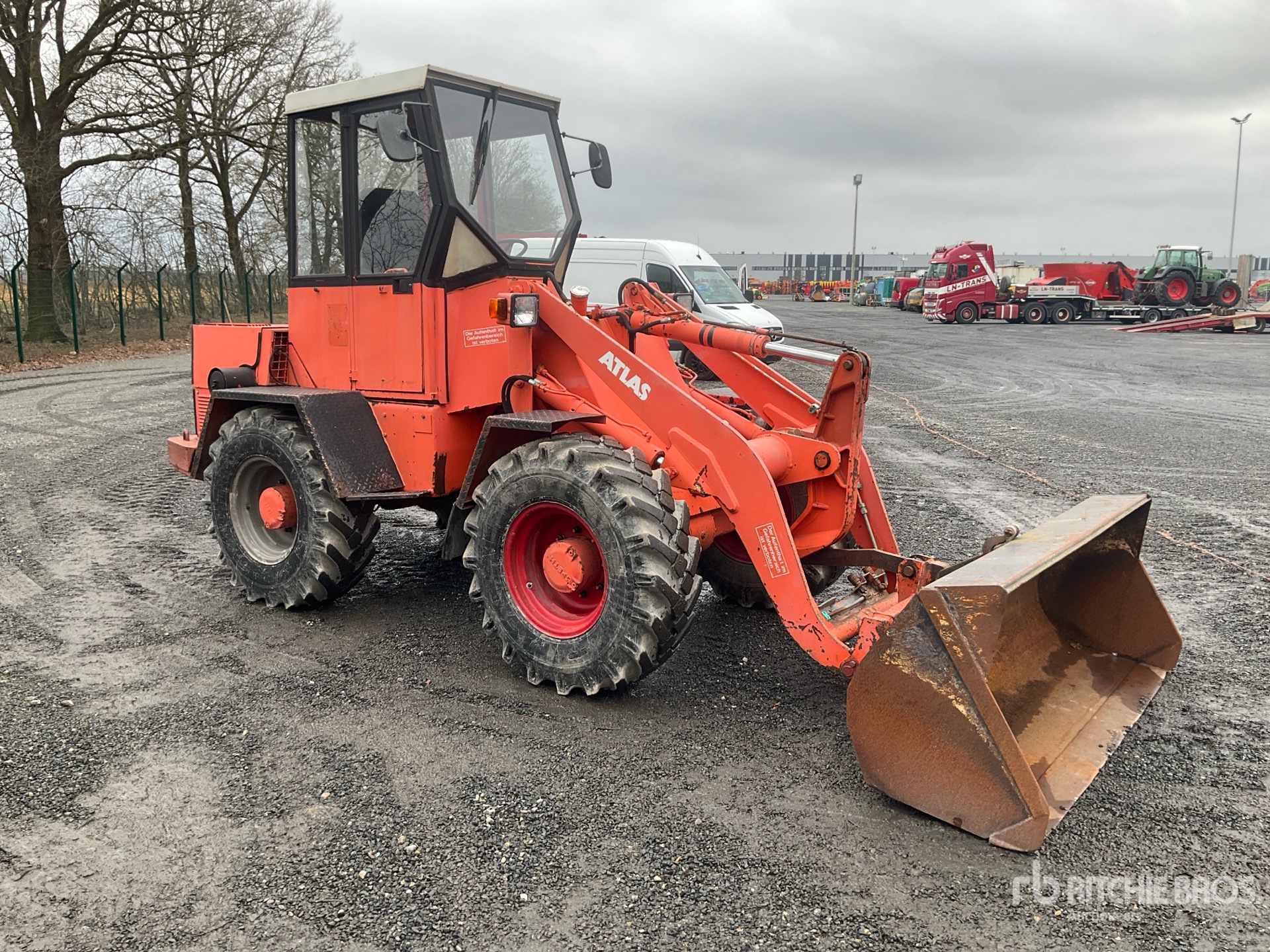 General Appearance with Picture, Right Front Corner