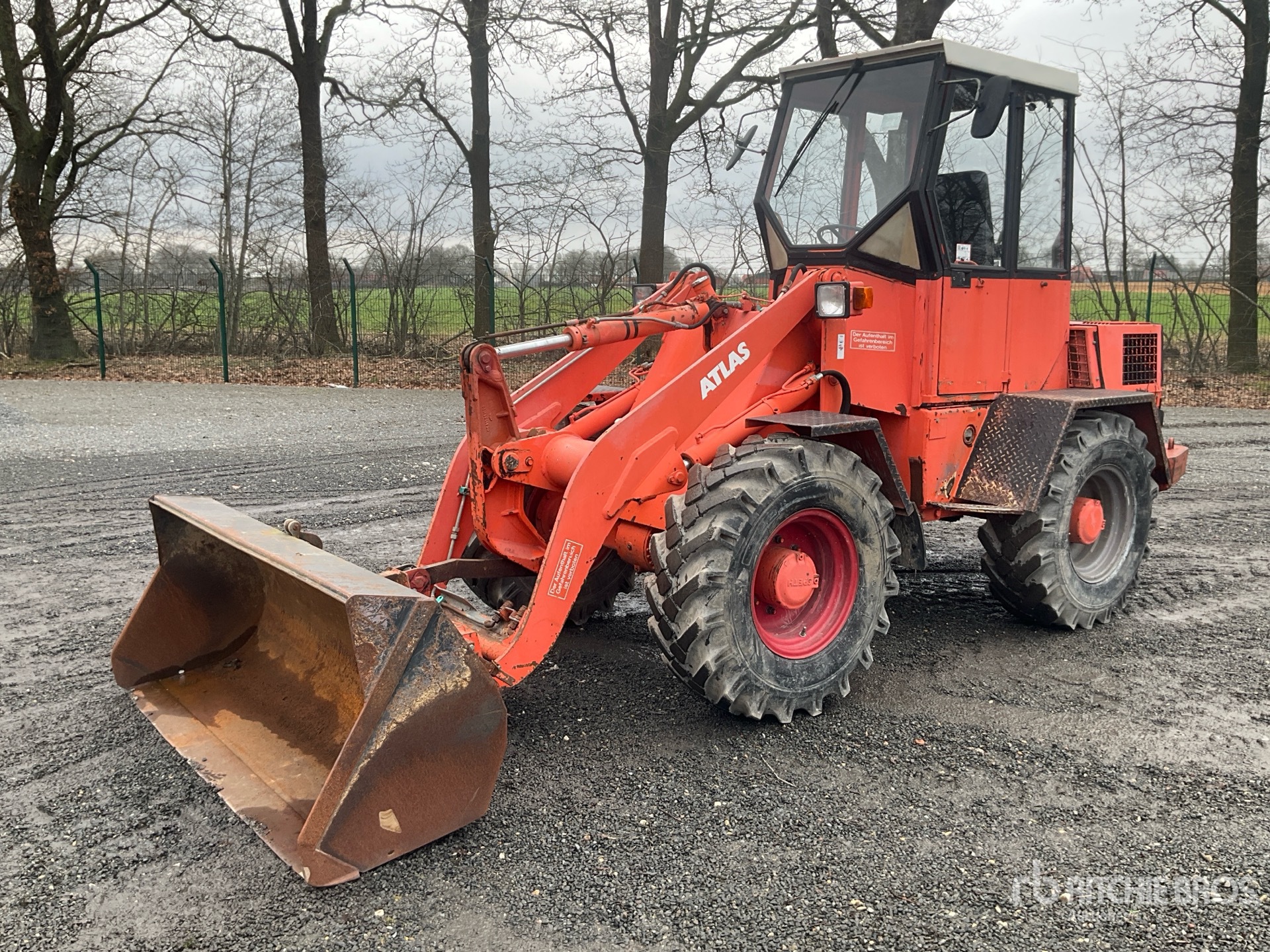 General Appearance with Picture, Left Front Corner