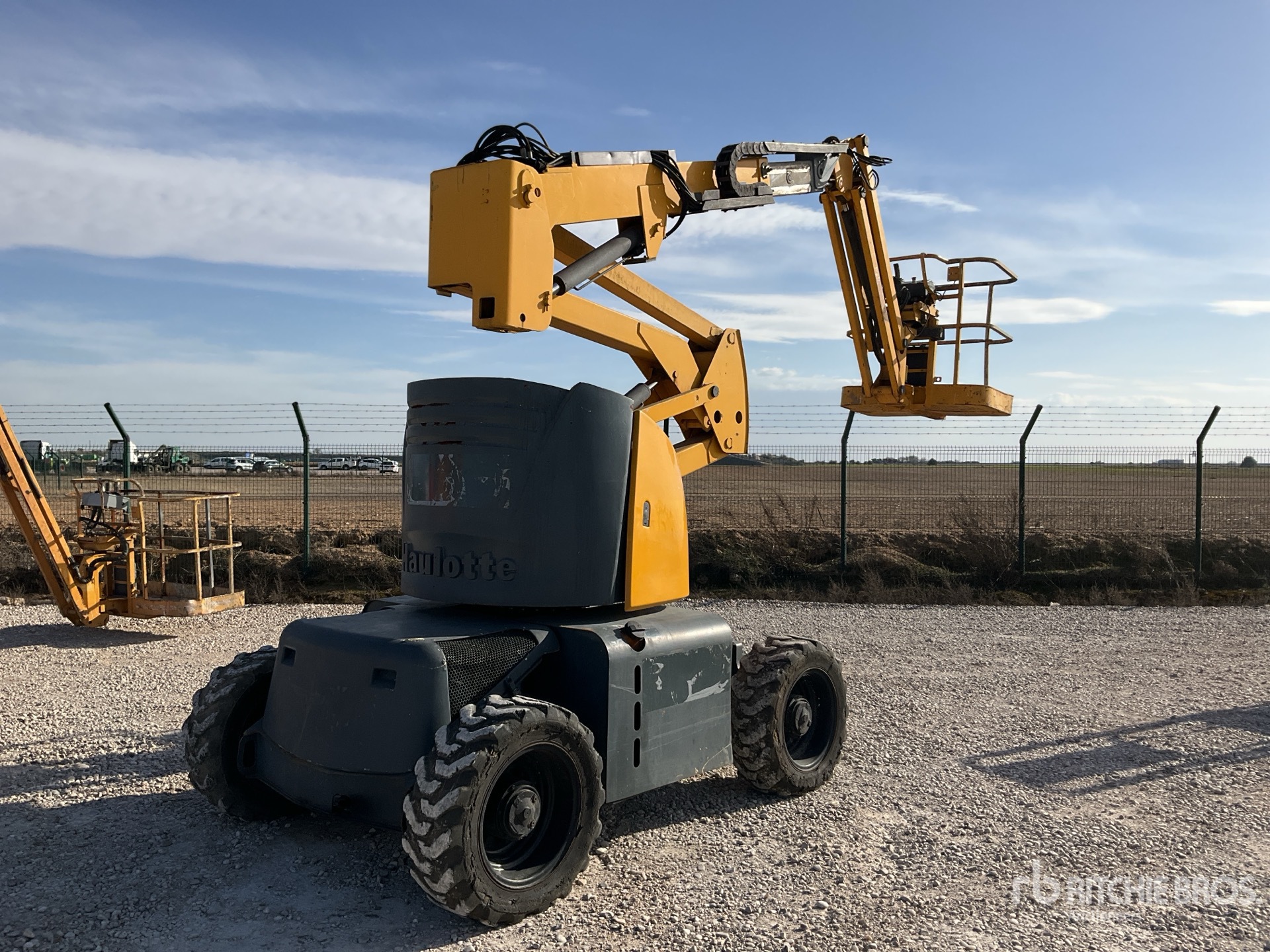 General Appearance with Featured Photo