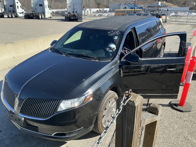 2015 Lincoln Superior Limousine