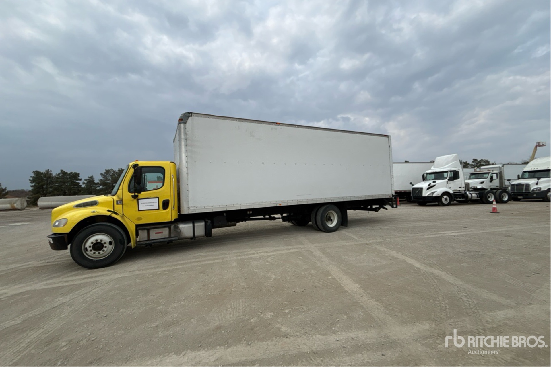 General Appearance with Foto, angolo anteriore sinistro