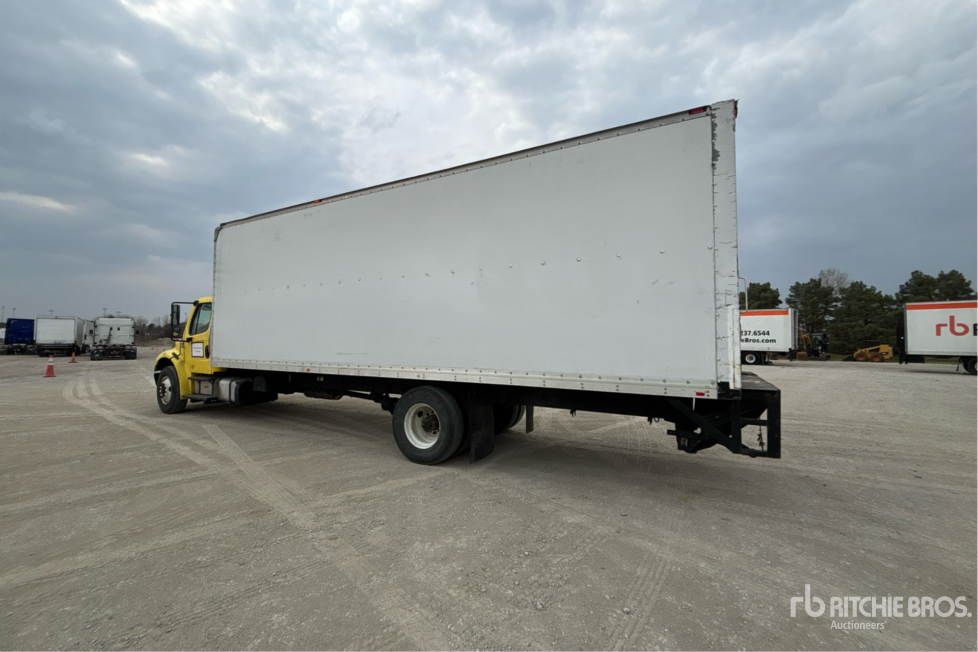 General Appearance with Foto, angolo posteriore sinistro