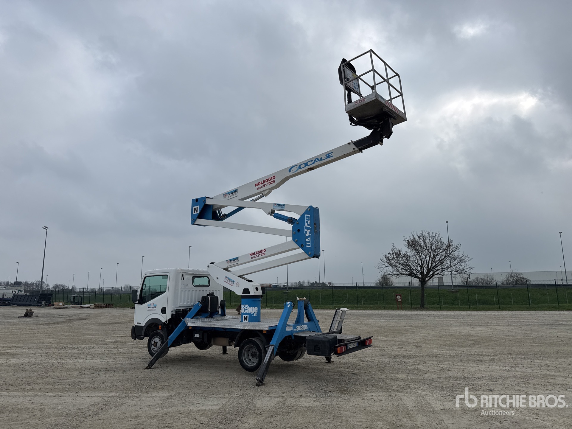 General Appearance with Foto, angolo posteriore sinistro