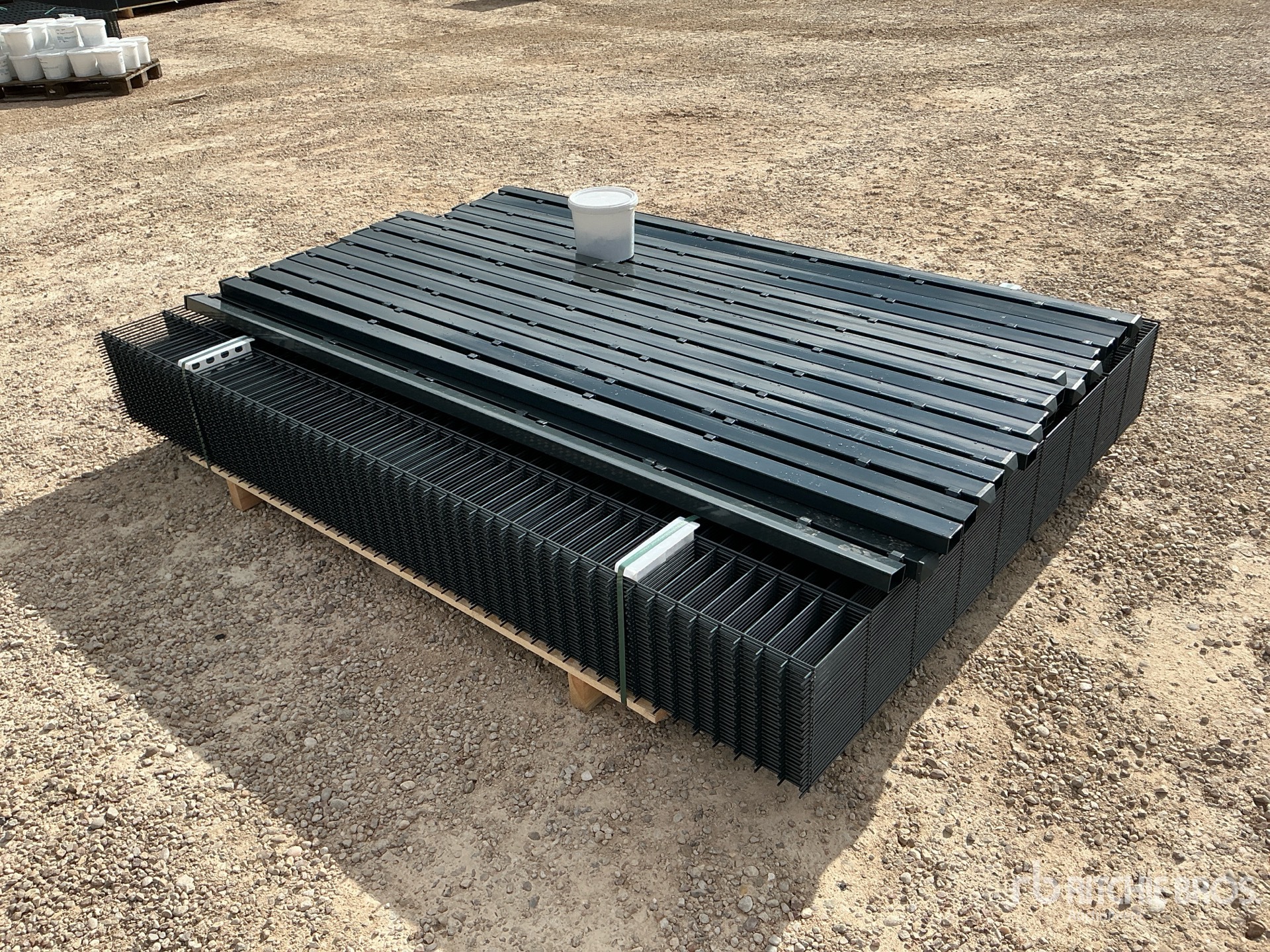 General Appearance with Bild, Ecke vorne rechts