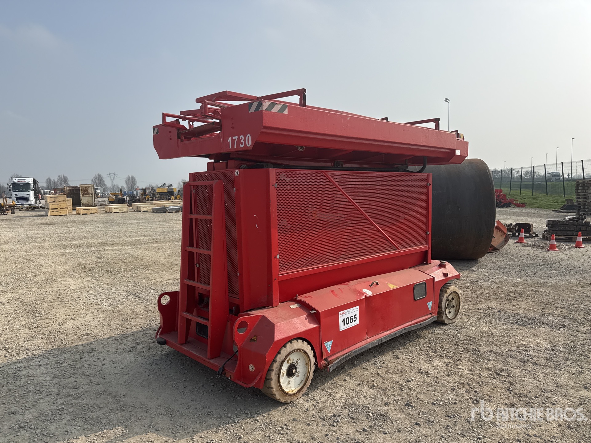 General Appearance with Bild, Ecke hinten links