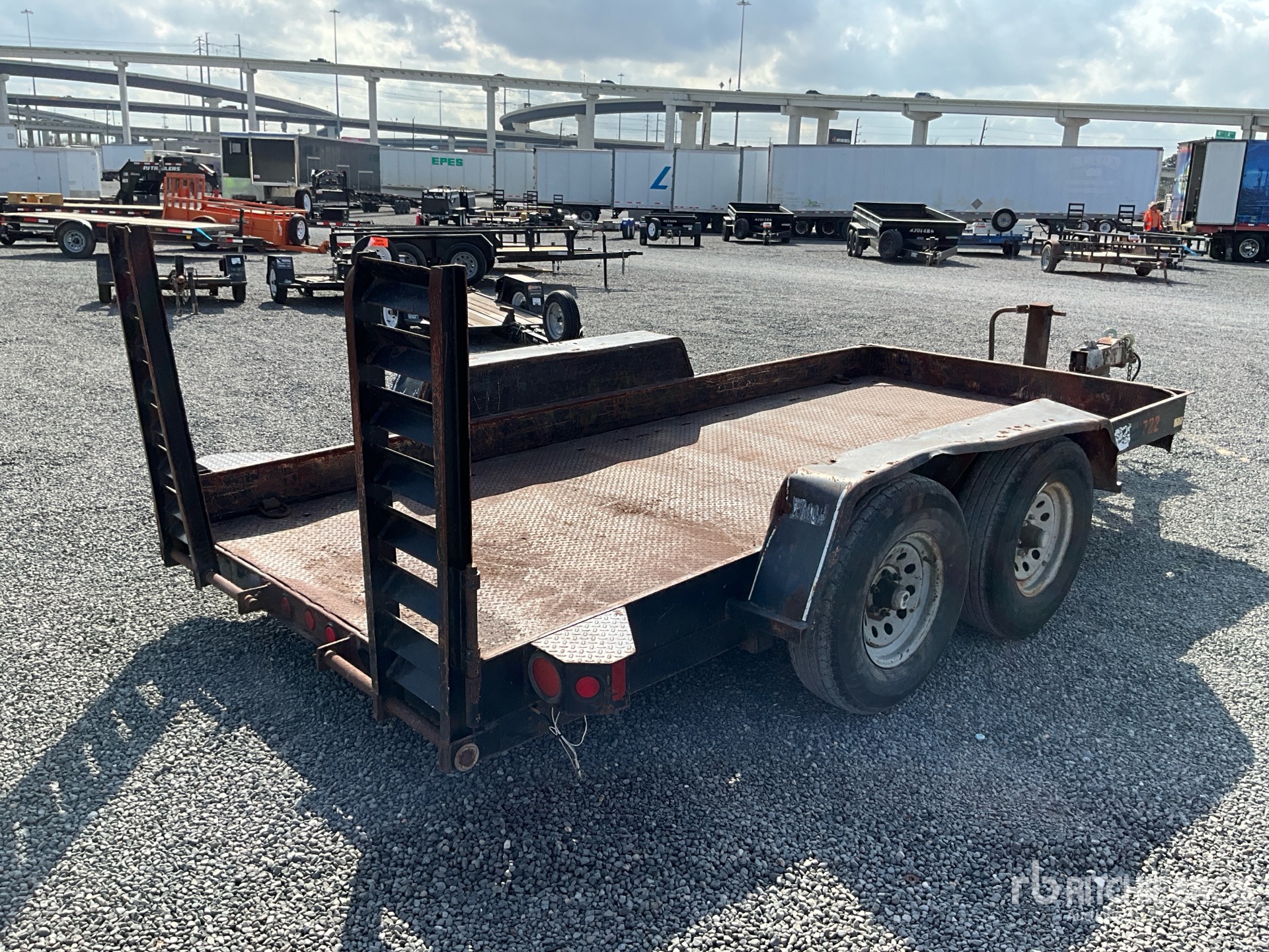 Aspect général with Image, coin arrière droit