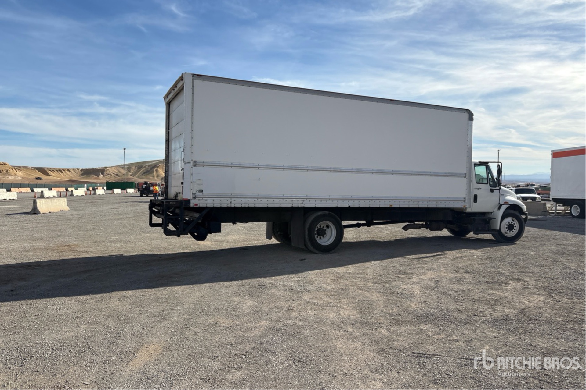 General Appearance with Bild, Ecke hinten rechts