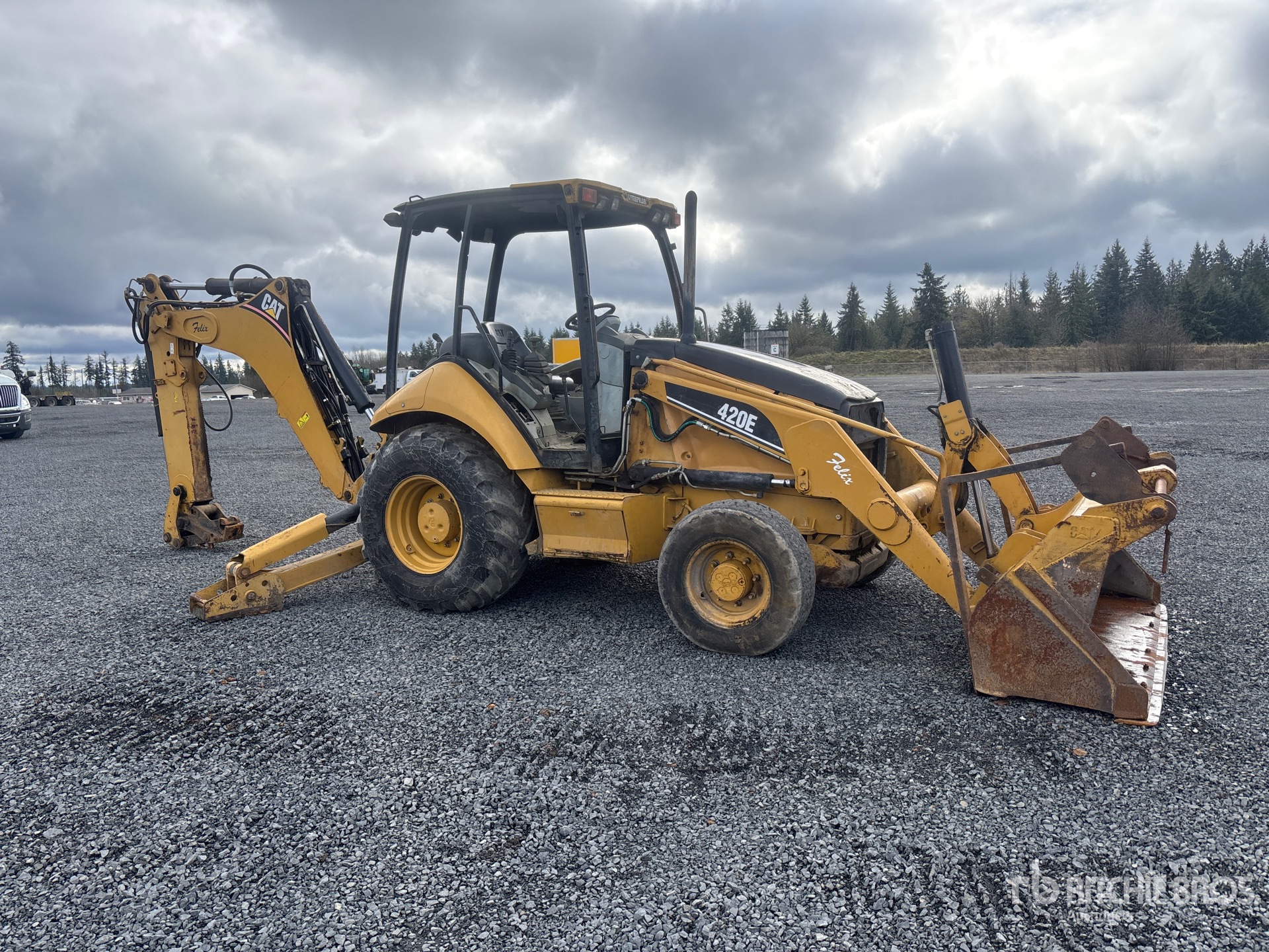 General Appearance with Picture, Right Front Corner