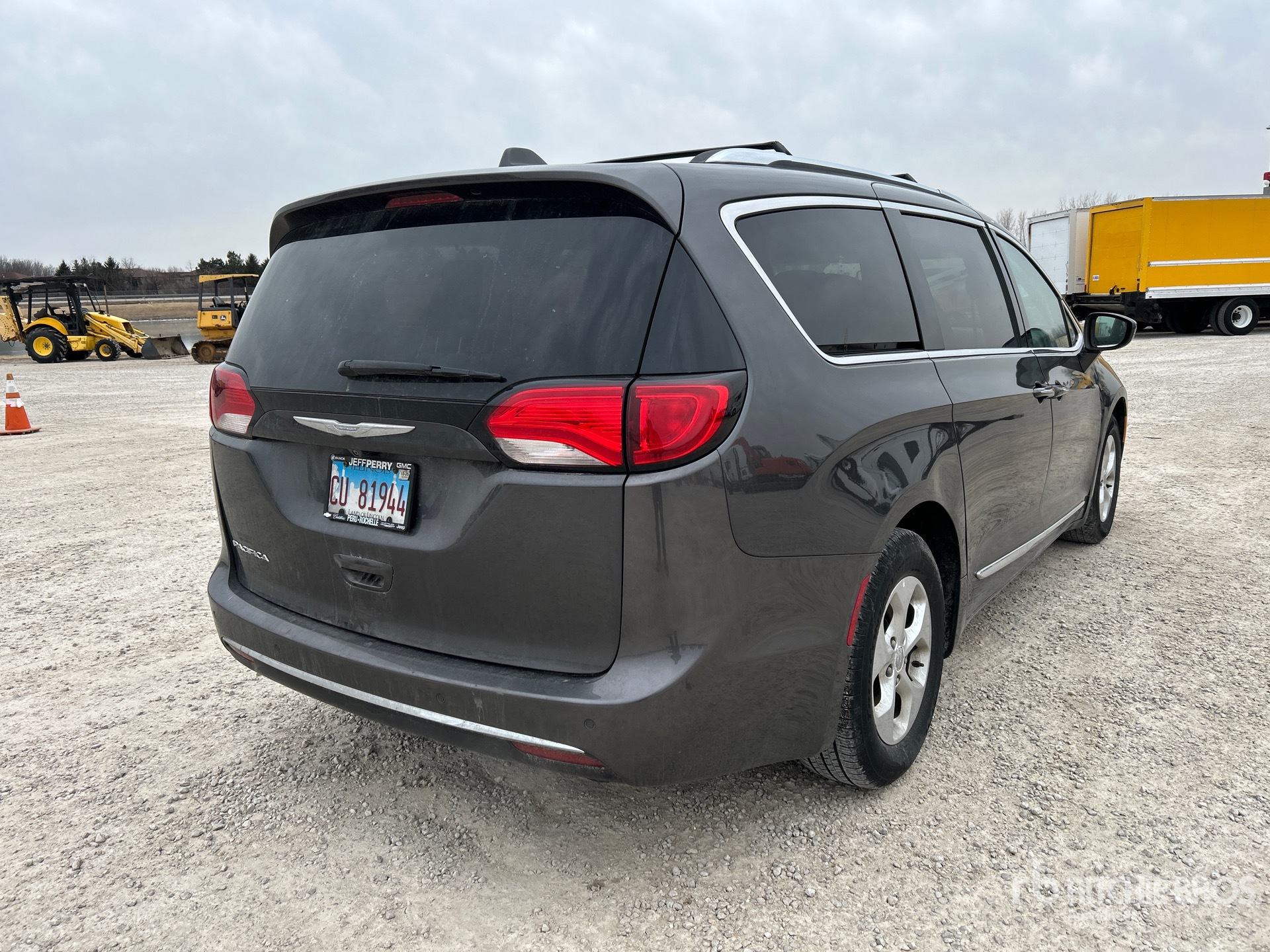 General Appearance with Picture, Right Rear Corner