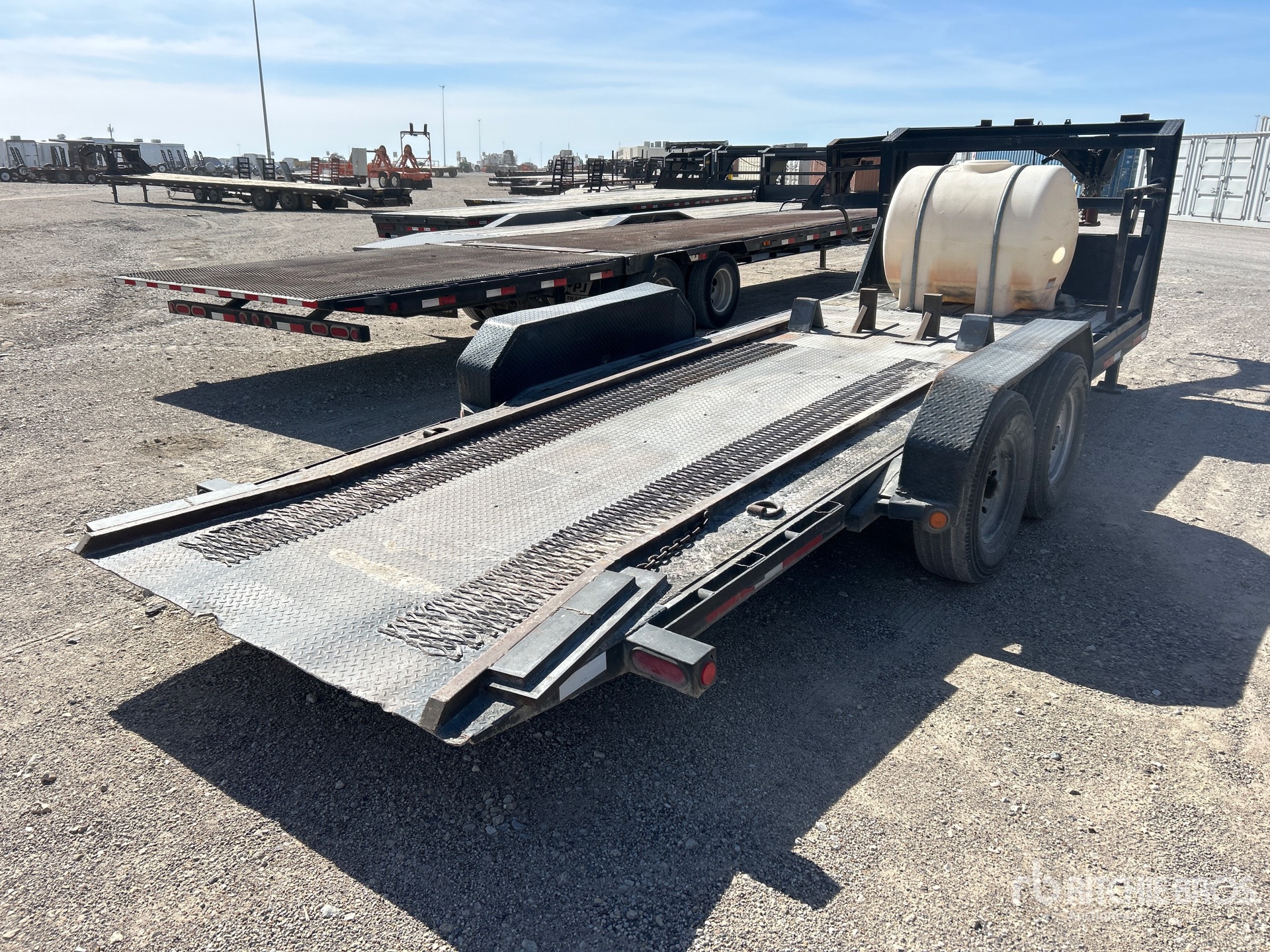 General Appearance with Bild, Ecke hinten rechts