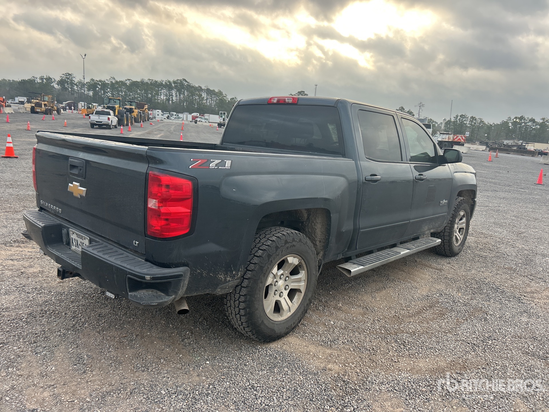 General Appearance with Picture, Right Rear Corner