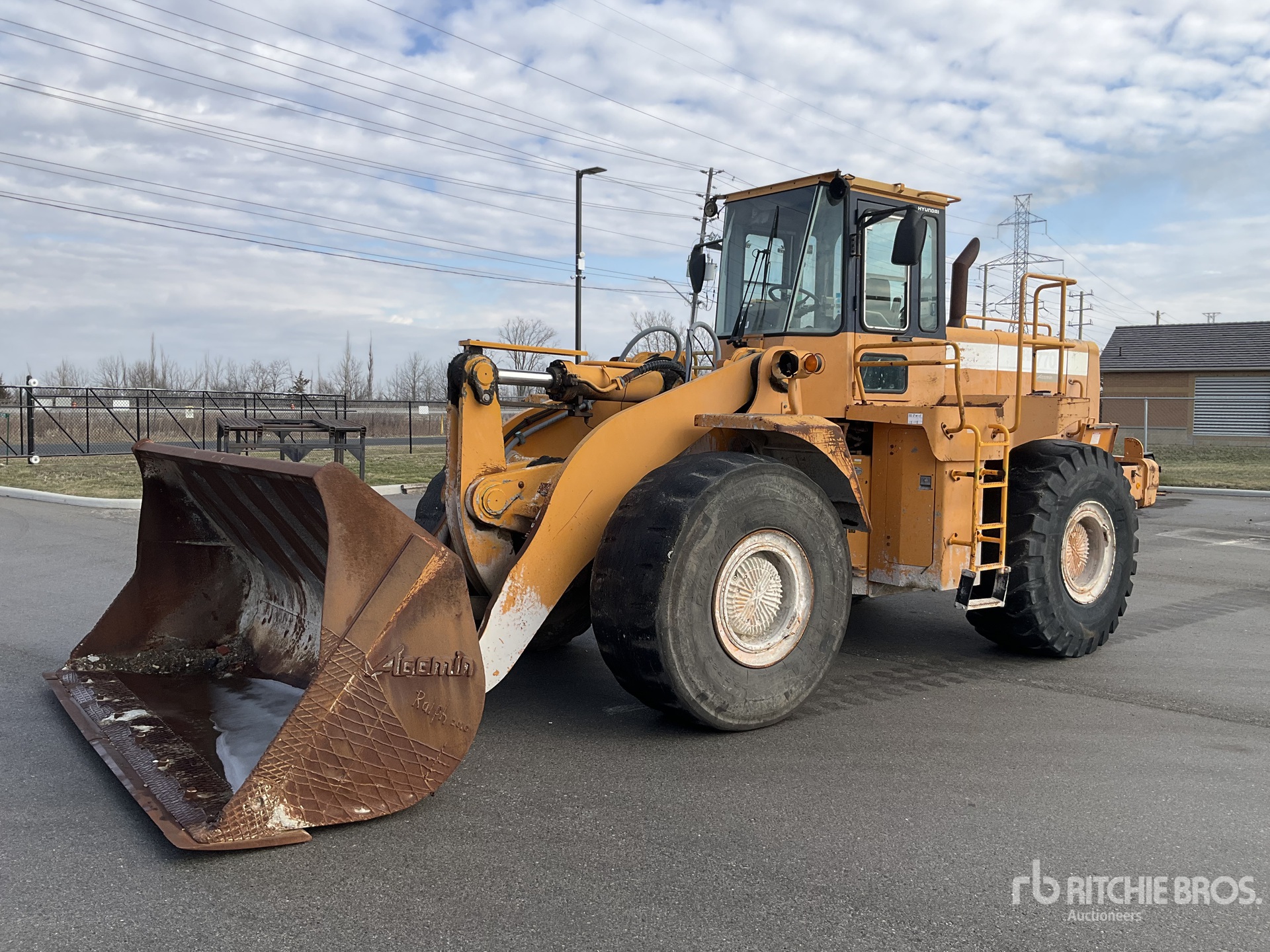 General Appearance with Featured Photo