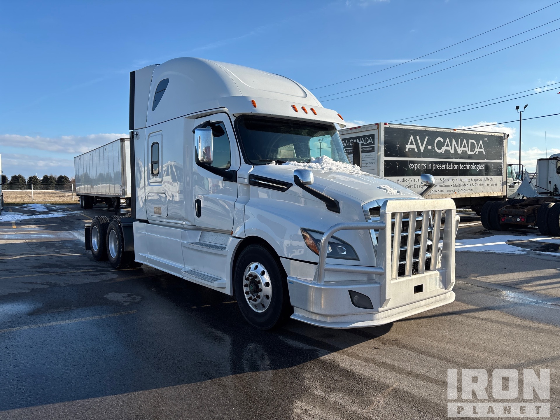 General Appearance with Image, coin avant droit