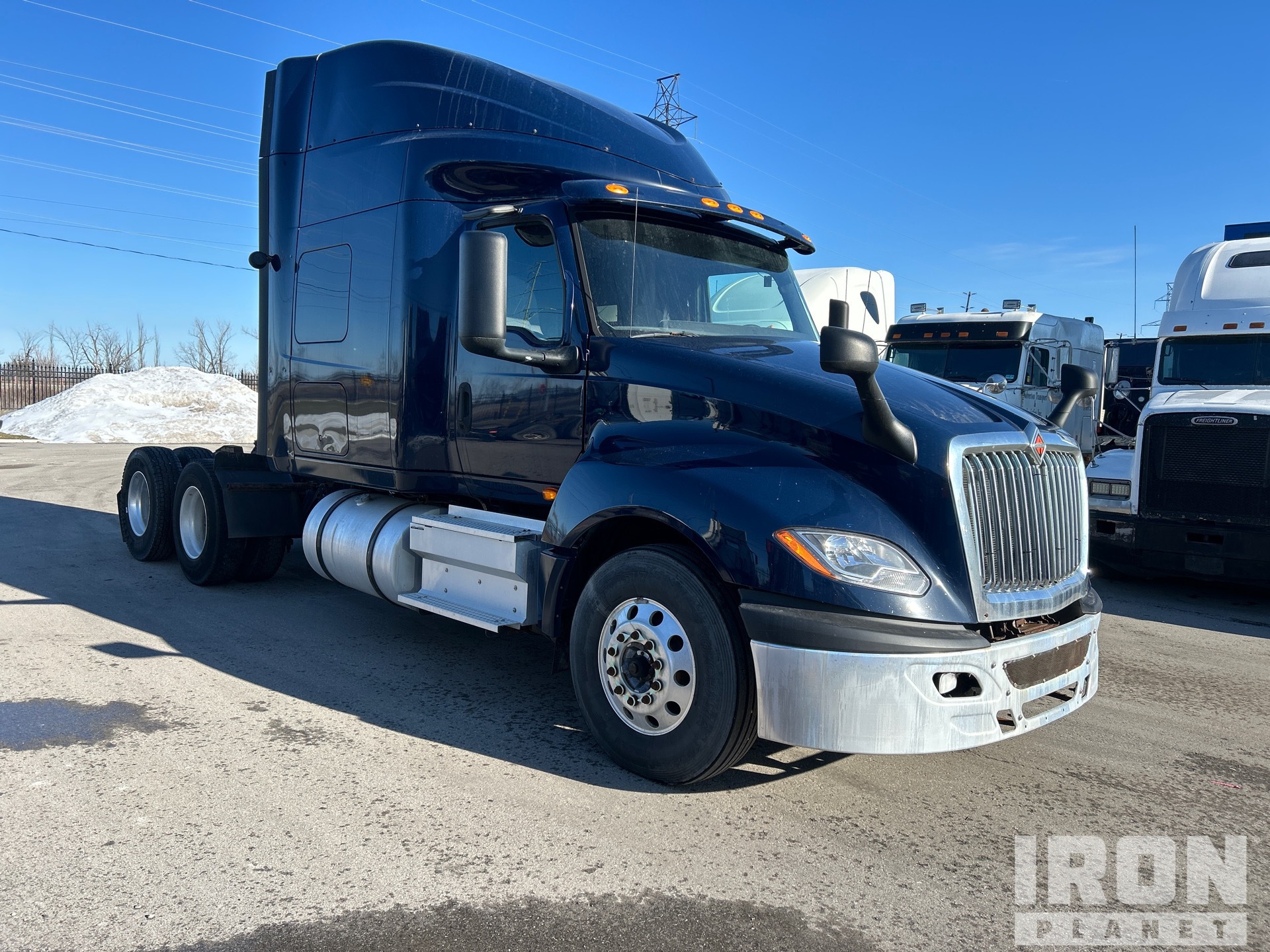 General Appearance with Image, coin avant droit