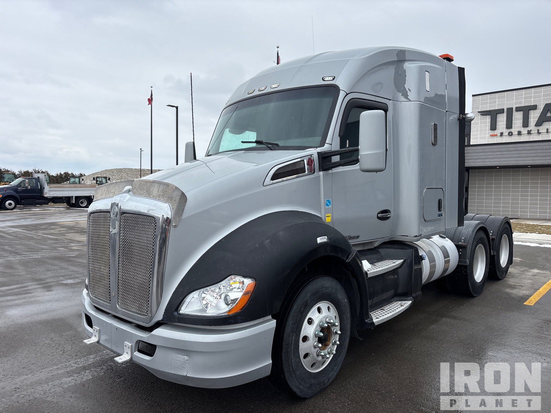 General Appearance with Picture, Left Front Corner