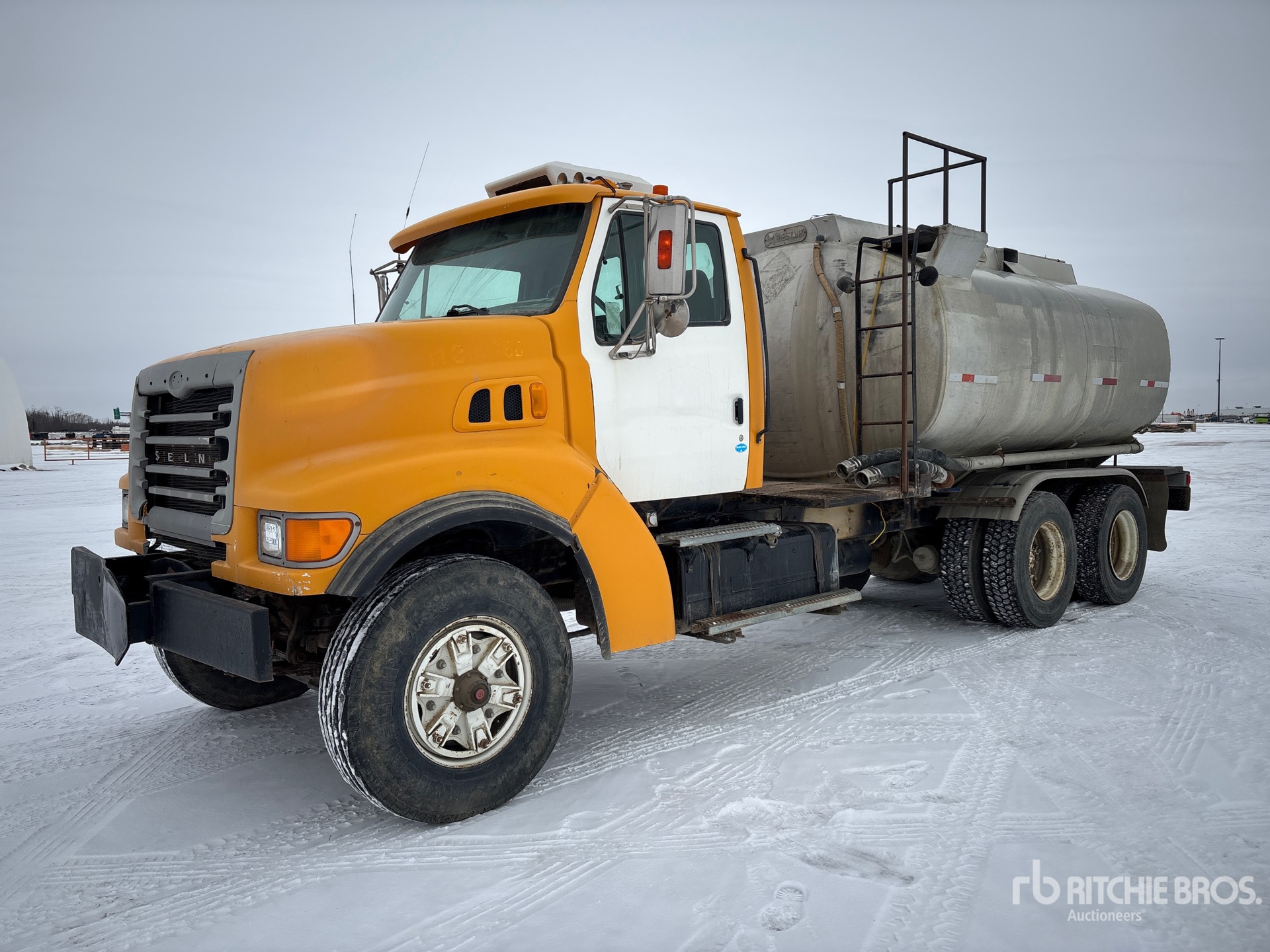 General Appearance with Foto, angolo anteriore sinistro