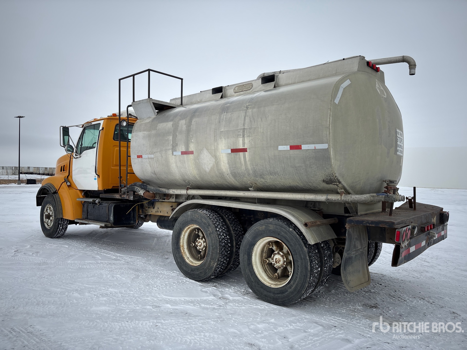 General Appearance with Foto, angolo posteriore sinistro