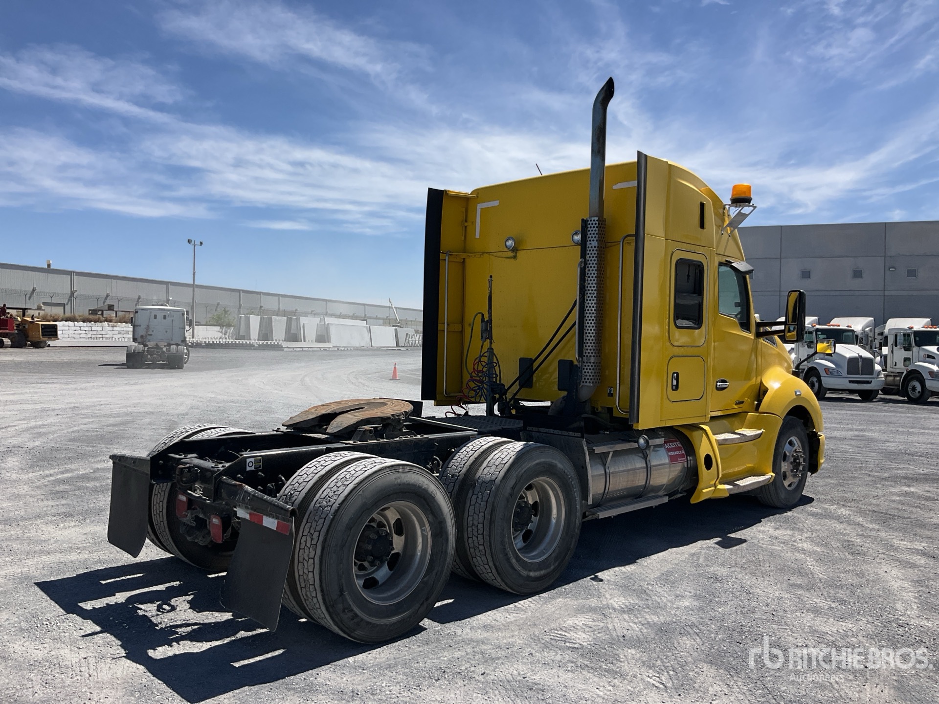 General Appearance with Foto, angolo anteriore sinistro